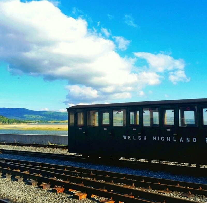 train-porthmadog-wales