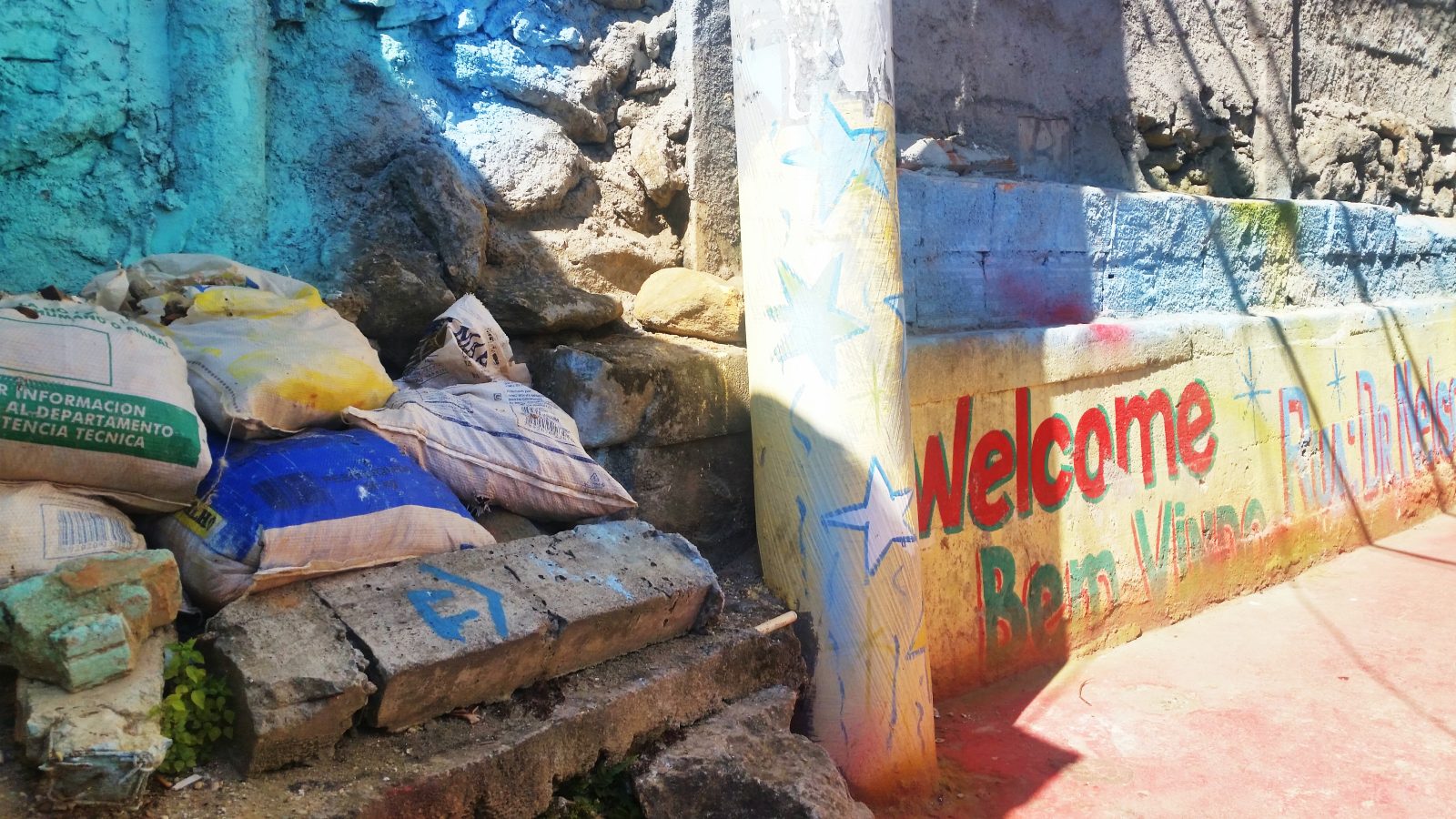 Is it safe for tourists to visit the favelas in Rio de Janeiro? Well by the looks of it, the people are quite welcoming!