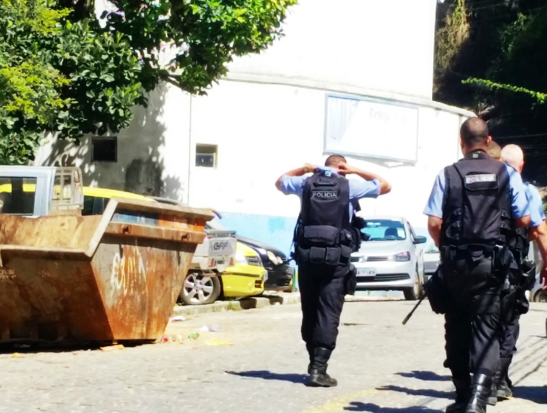 Is it safe for tourists to visit the favelas in Rio de Janeiro? - The Pacifying Police Unit in Chapéu Mangueira favela
