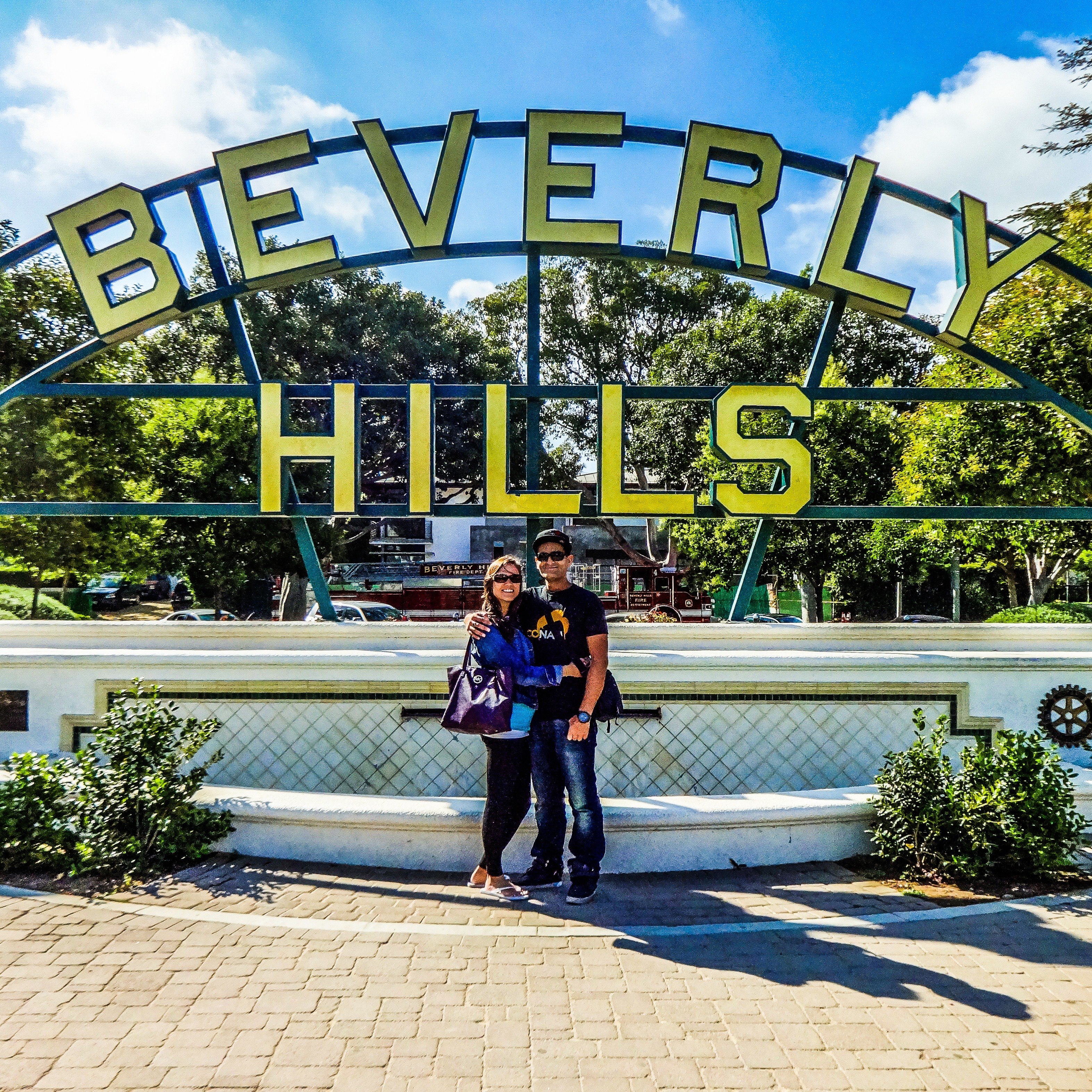 Vacation Couple visit Beverly Hills , sightseeing around Los Angeles