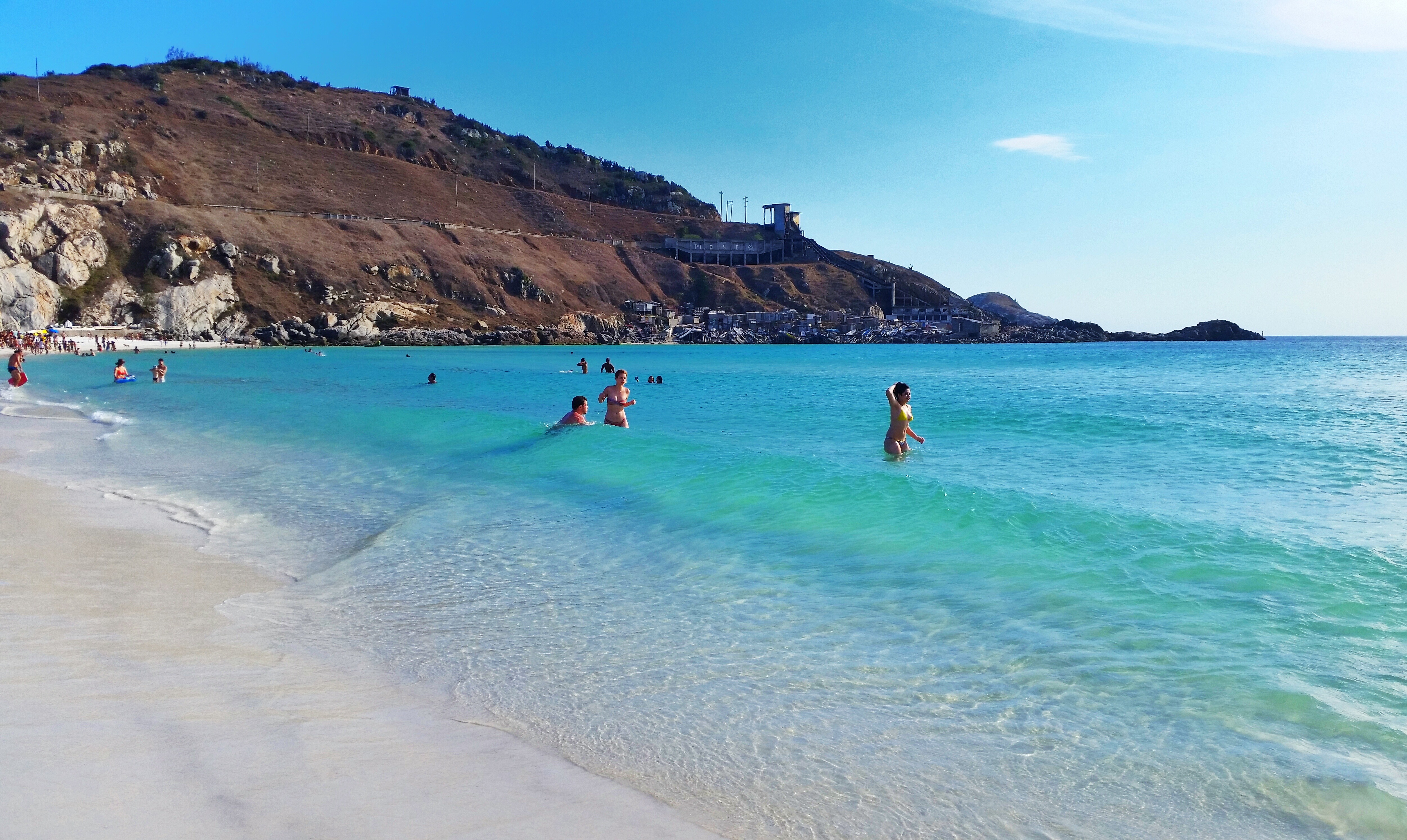 Top 7 Stunning Beaches in Rio de Janeiro You Can't Miss: Arraial do Cabo clear water