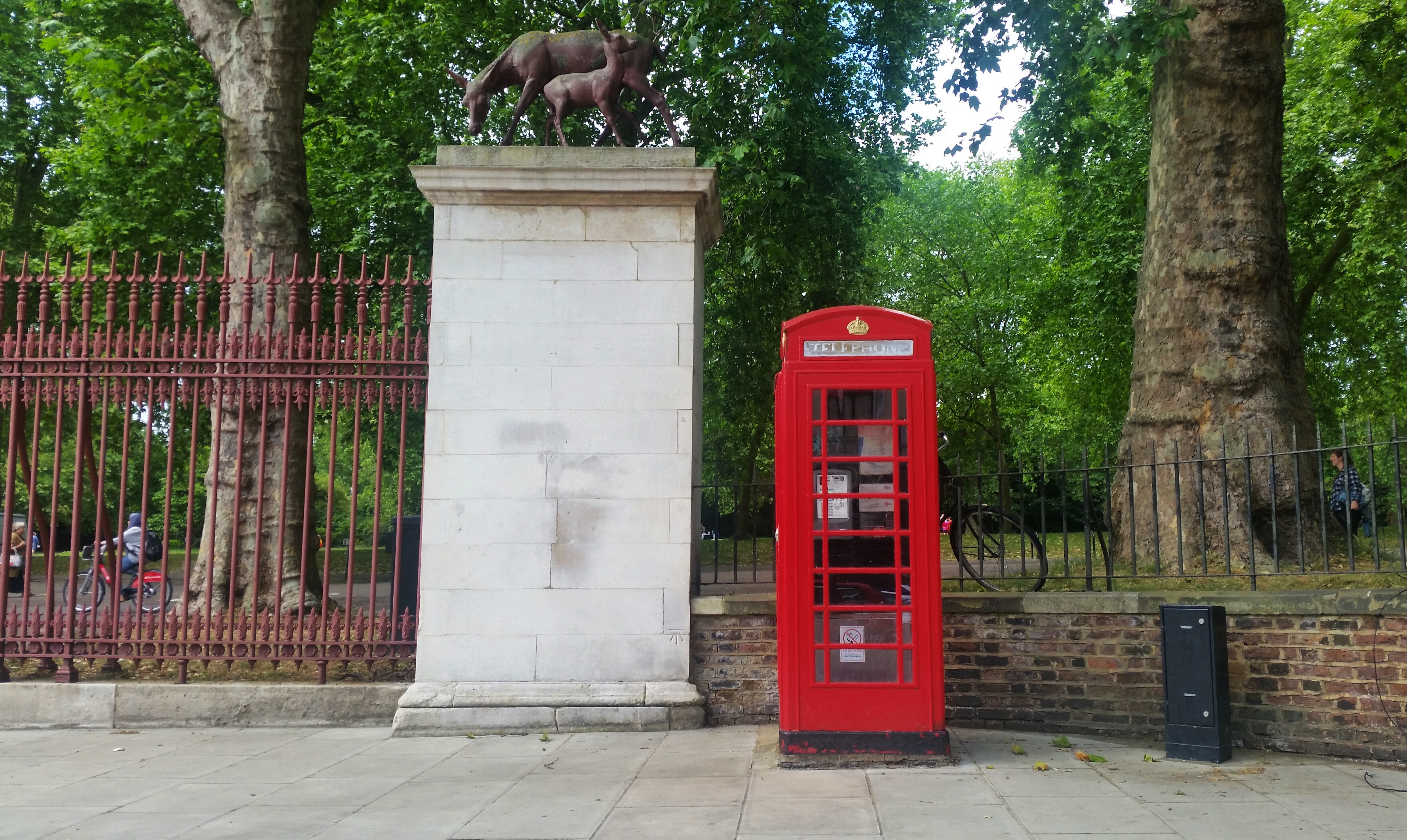 Red Phone Box London - 20 Reasons To Travel To London In Your Twenties