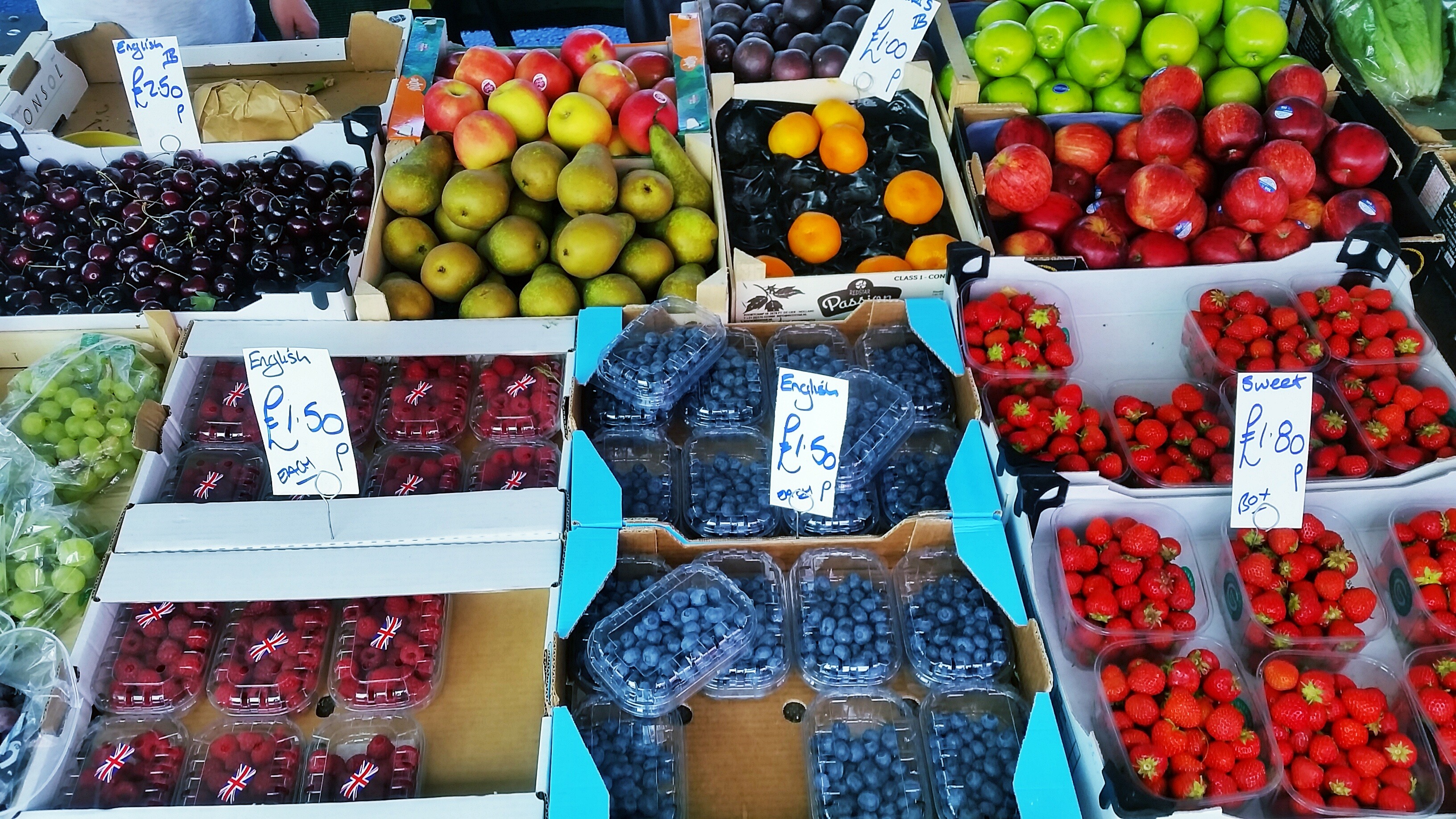 Fruit at Portobello Road Market - 20 Reasons To Travel To London In Your Twenties