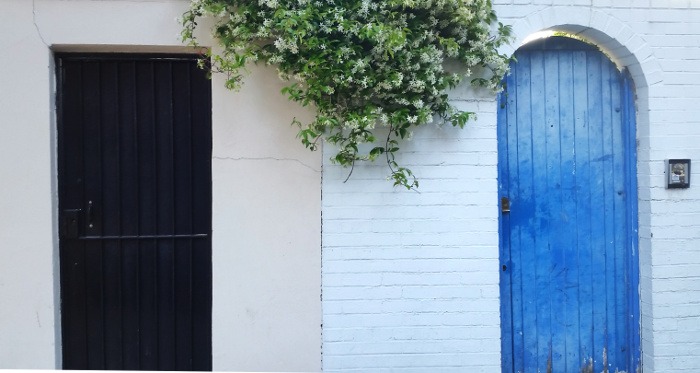 Notting Hill Gates | Things to do in London: A globetrotters' guide to getting blissfully lost in the backstreets of Notting Hill and Portobello Road Market.