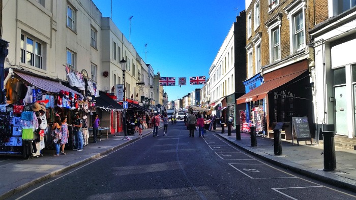 Portobello Road Market | Things to do in London: A globetrotters' guide to getting blissfully lost in the backstreets of Notting Hill and Portobello Road Market.