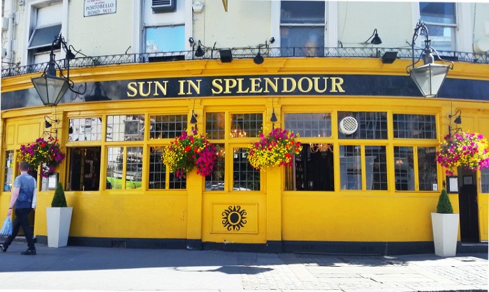 Notting Hill pub - Sun In Splendour | Things to do in London: A globetrotters' guide to getting blissfully lost in the backstreets of Notting Hill and Portobello Road Market.