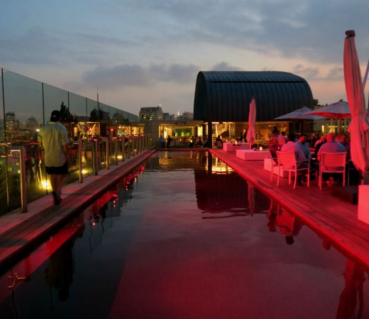 The Best Rooftop Bar In São Paulo: Skye Bar At Hotel Unique The swimming pool at Skye Bar | The Best Rooftop Bar In São Paulo: Skye Bar At Hotel Unique