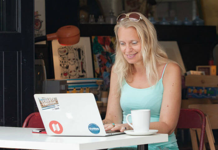 Sophie Mahir | 7 Full Time Travellers Explain How They Earn Money Online