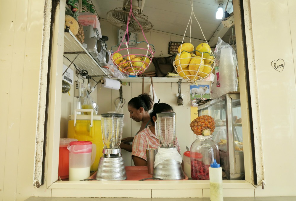 Juice at the flower market in Cartagena Colombia | A Quick Guide To Cartagena Colombia Travel In 2016