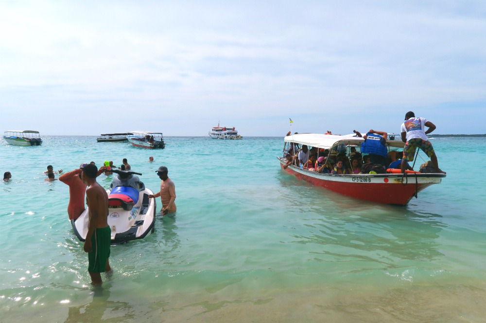Speedboats to go to Playa Blanca | What To Expect On A Day Trip To Playa Blanca Colombia