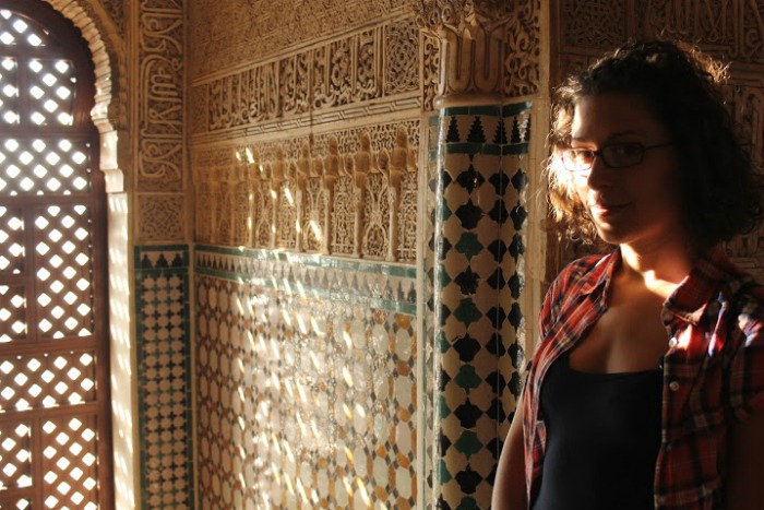Eli at Alhambra Palace, Granada | These twins travel the world