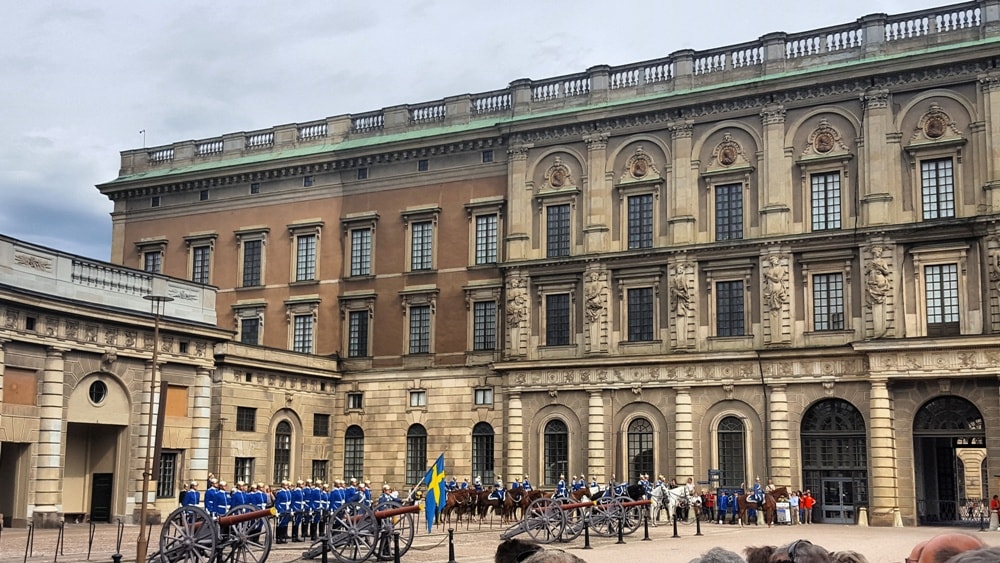 Changing of the guard ceremony at Kungliga slotted (The Royal Palace) - Stockholm Travel Guide