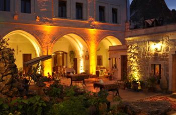safran_cave_hotel
