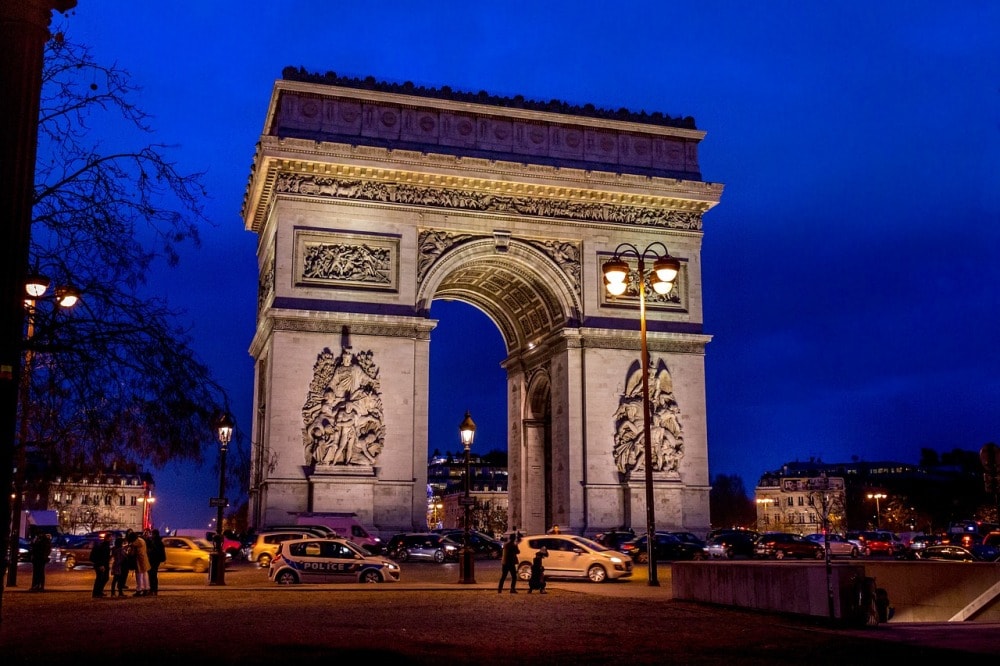  Arc de Triomphe - Paris Travel Tips