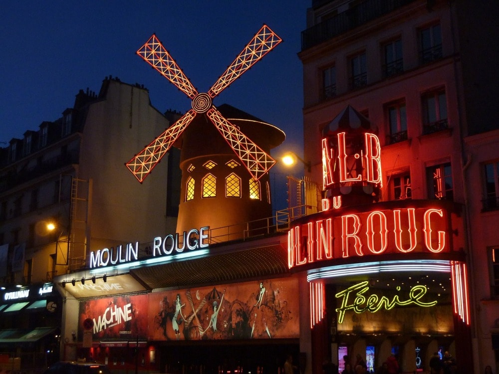 Moulin Rouge - Paris travel tips