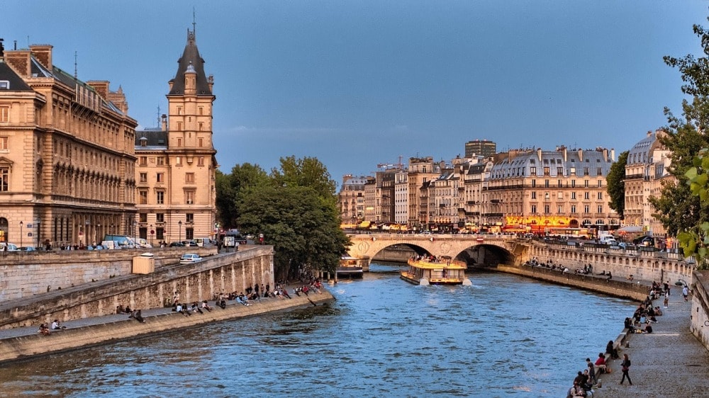 Pont Saint-Michel - Paris travel tips