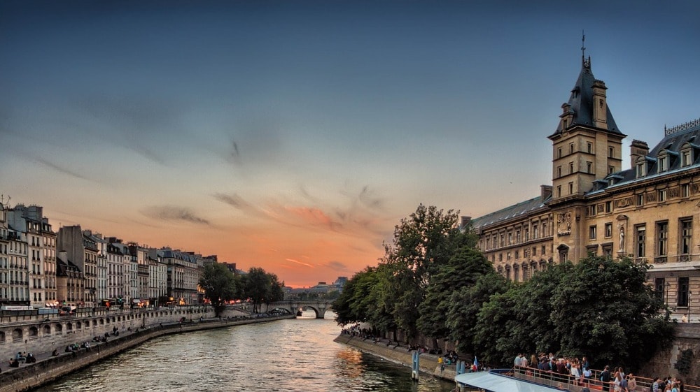 Seine river - Paris travel tips