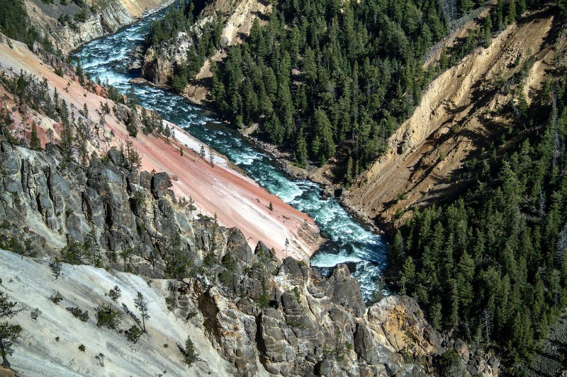 Amazing places to visit: Yellowstone National Park