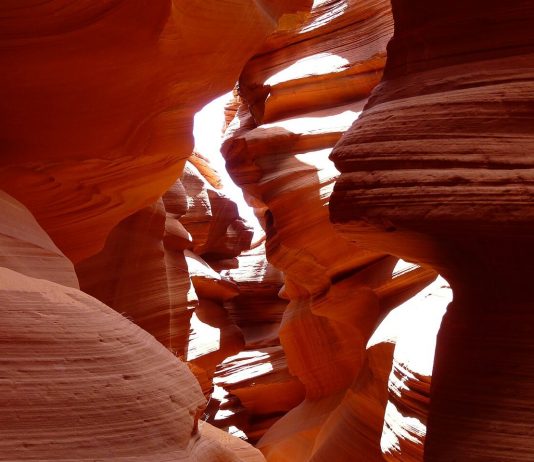 Shades Of The World: 8 Incredible Travel Destinations in Playful Orange For a good dose of energy, orange is the best colour to surround yourself with. If you love to travel, visit these 8 amazing orange places around the world!