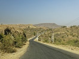 The road trip from Udaipur to Pindwara offers a mix of Indian culture, nature, heritage & development; all blended into one. Here's why you should do it...