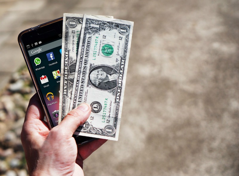 Use budgeting apps: how to save money and see the world