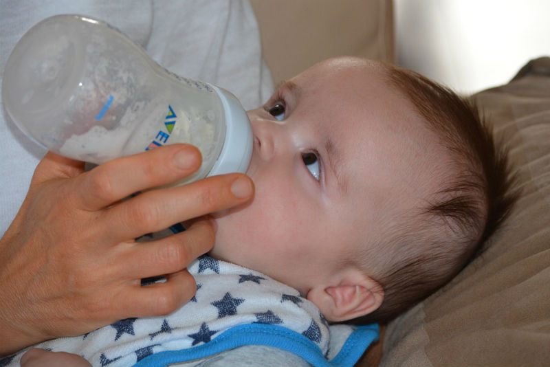 Formula feeding tips: The Ultimate Guide To Surviving A Long Flight With A Baby 