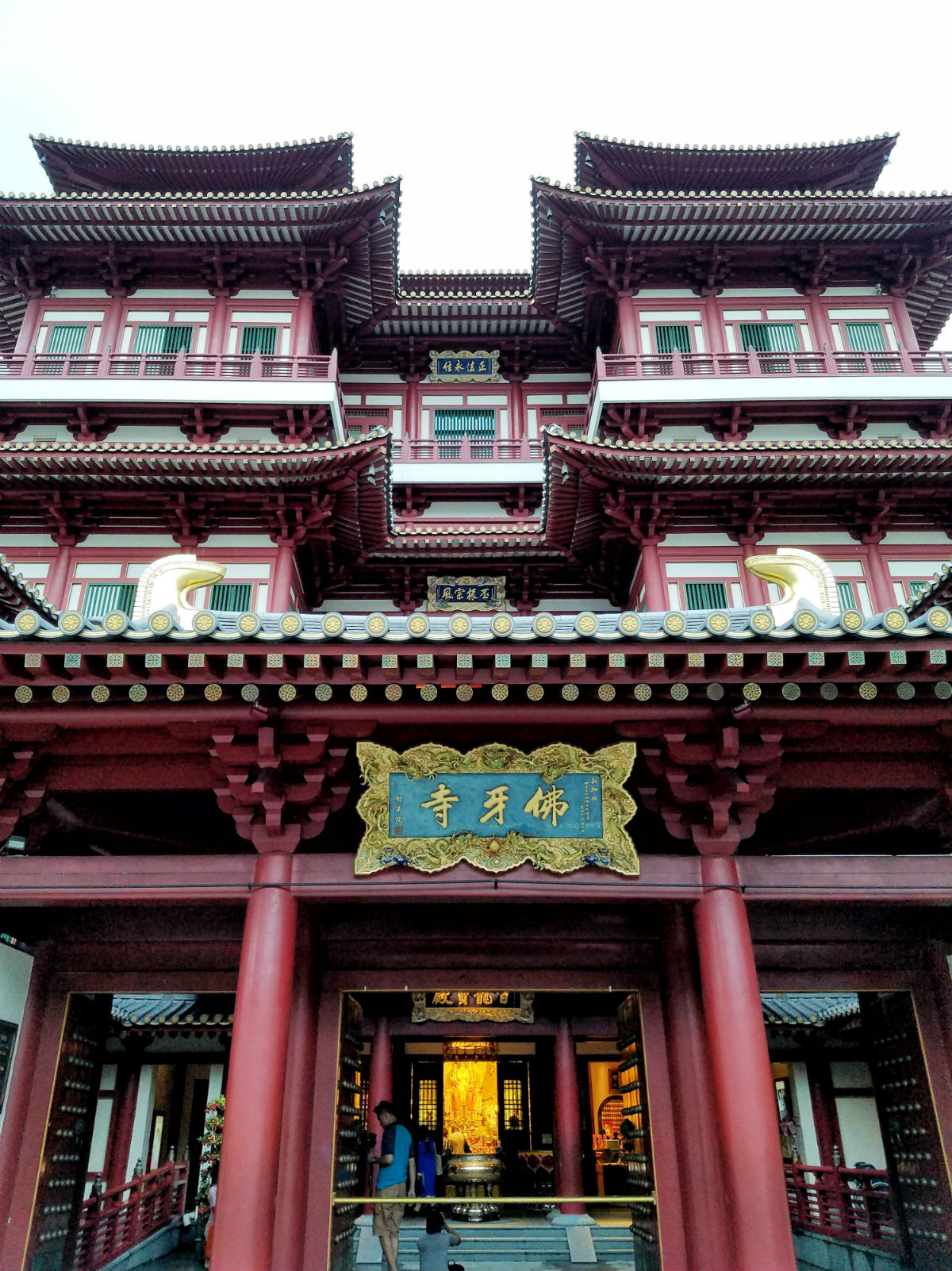 48 hour Singapore travel itinerary: Buddha Tooth Relic Temple Chinatown