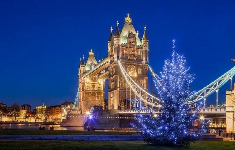 Historical landmarks of London on Christmas.
