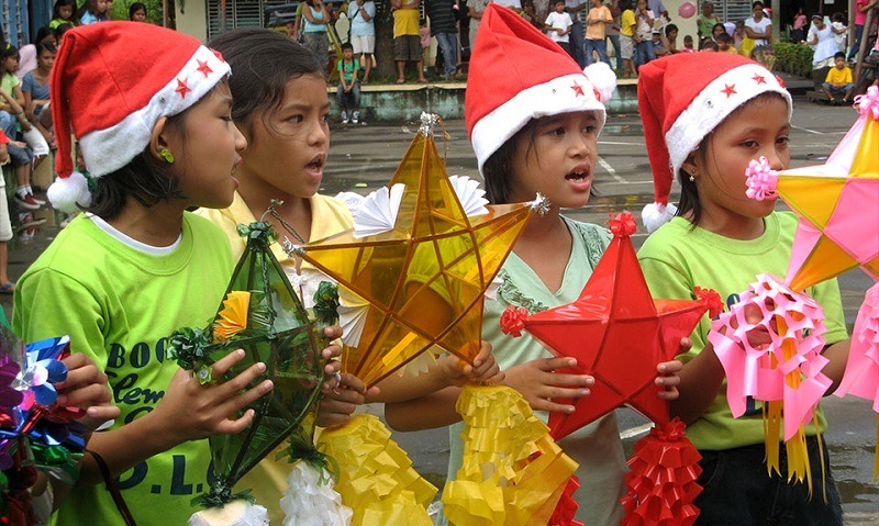 Filipino kids singing Christmas carols.