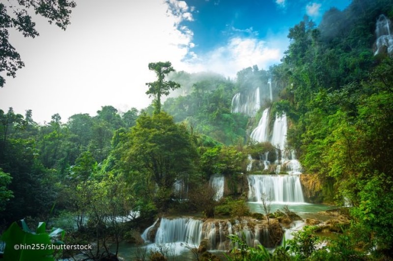 The beautiful Thi Lo Su Waterfall.