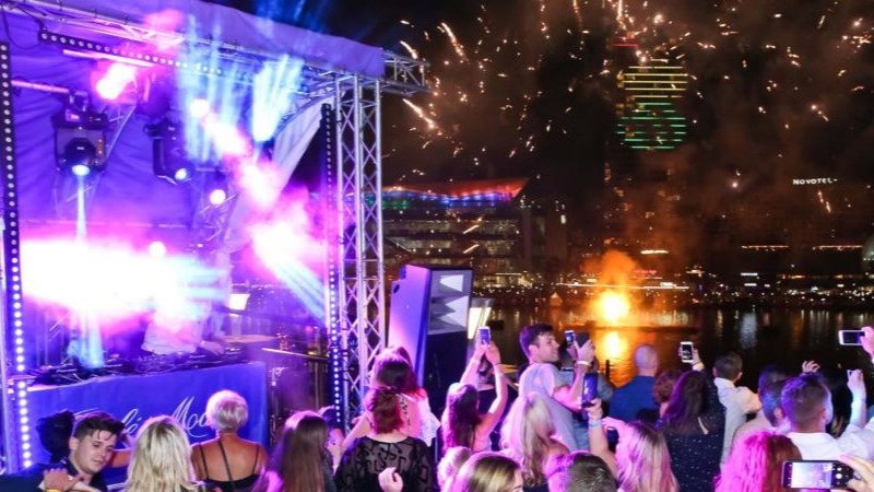 Best New year's eve rooftop parties in Cafe del Mar. 