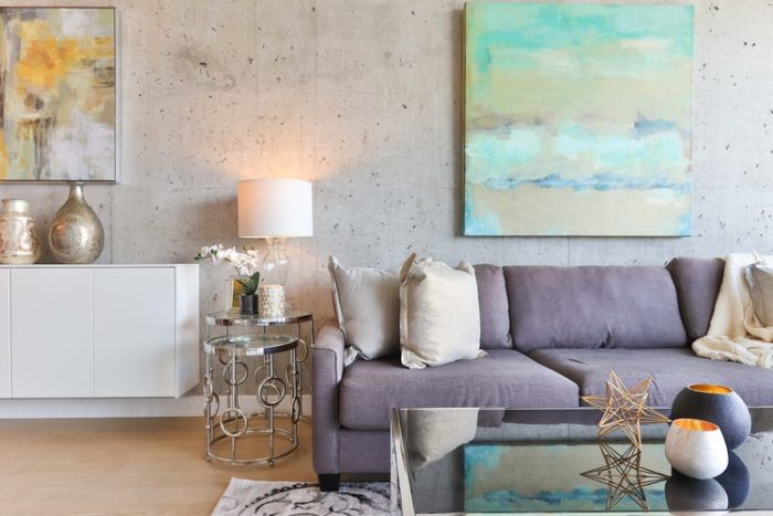 Small apartments love big art pieces. It makes them look more powerful 