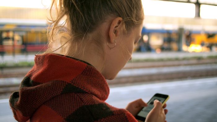 Smartphones cause neck and back issues 