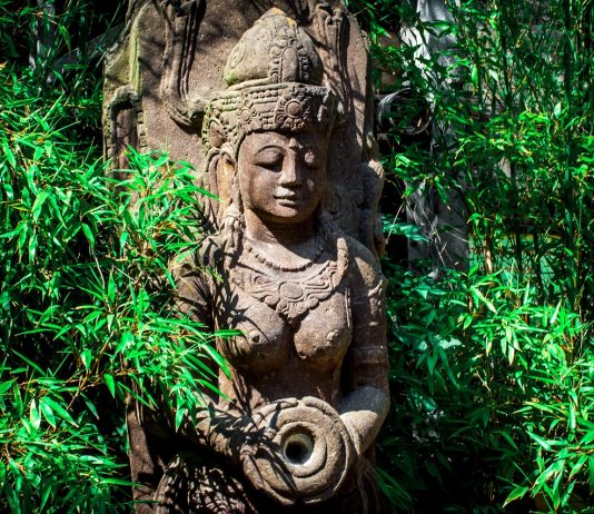 What to Do During a Visit to Hindu Temples