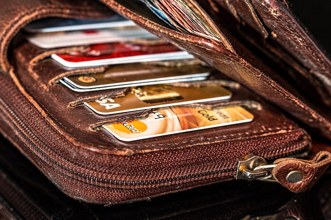 7 Credit Cards with Fast Approval in the UK - Discover Them