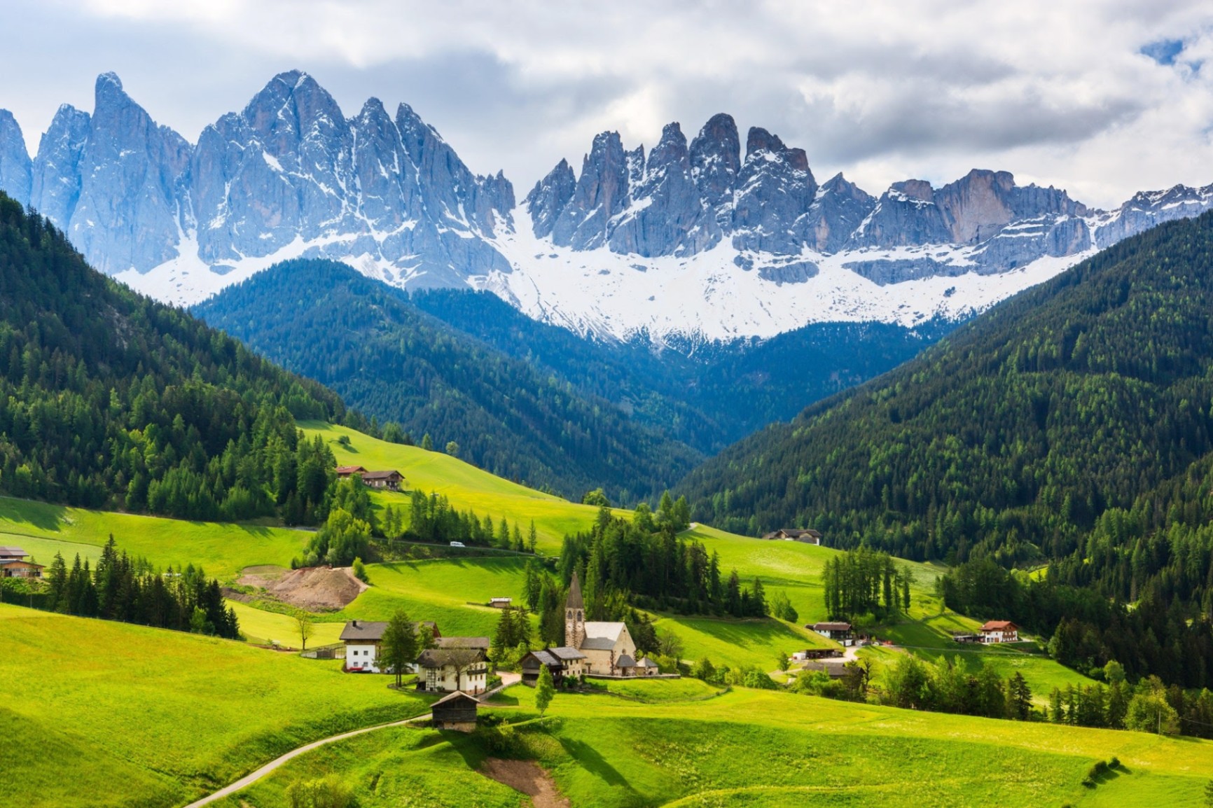 Travel Italy: The Best Hikes In The Dolomites
